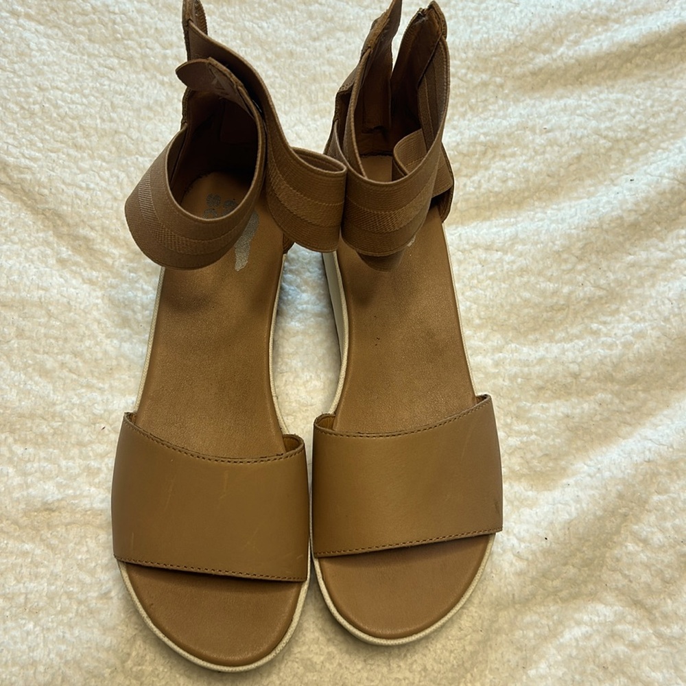 Barely worn Sorel Size 8 Platform Sandals